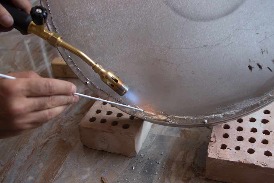The solar oven that makes salt water drinkable | The Switchers