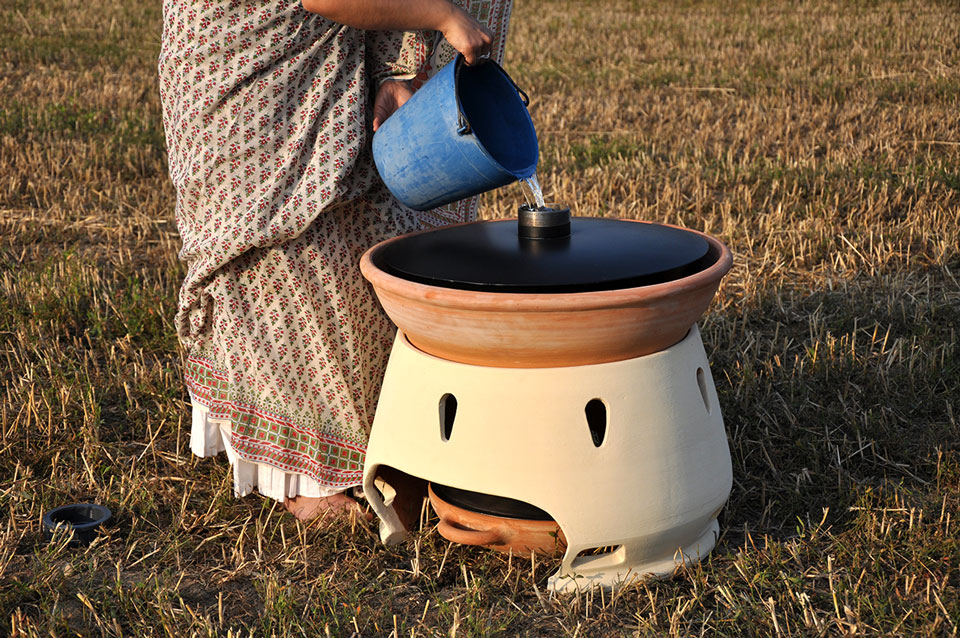 The solar oven that makes salt water drinkable | The Switchers