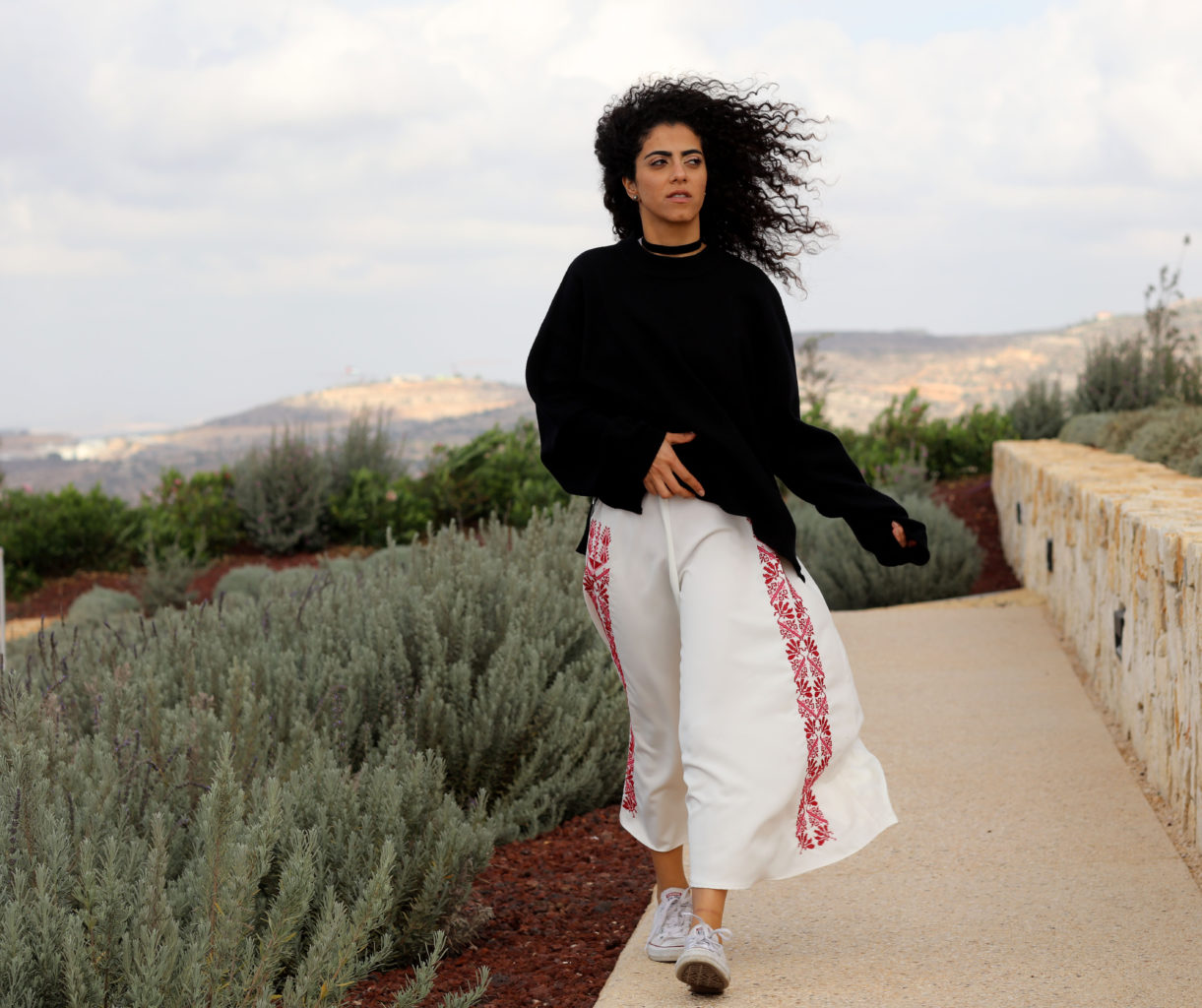 Le patrimoine palestinien se perpétue à travers des vêtements cousus main | The Switchers