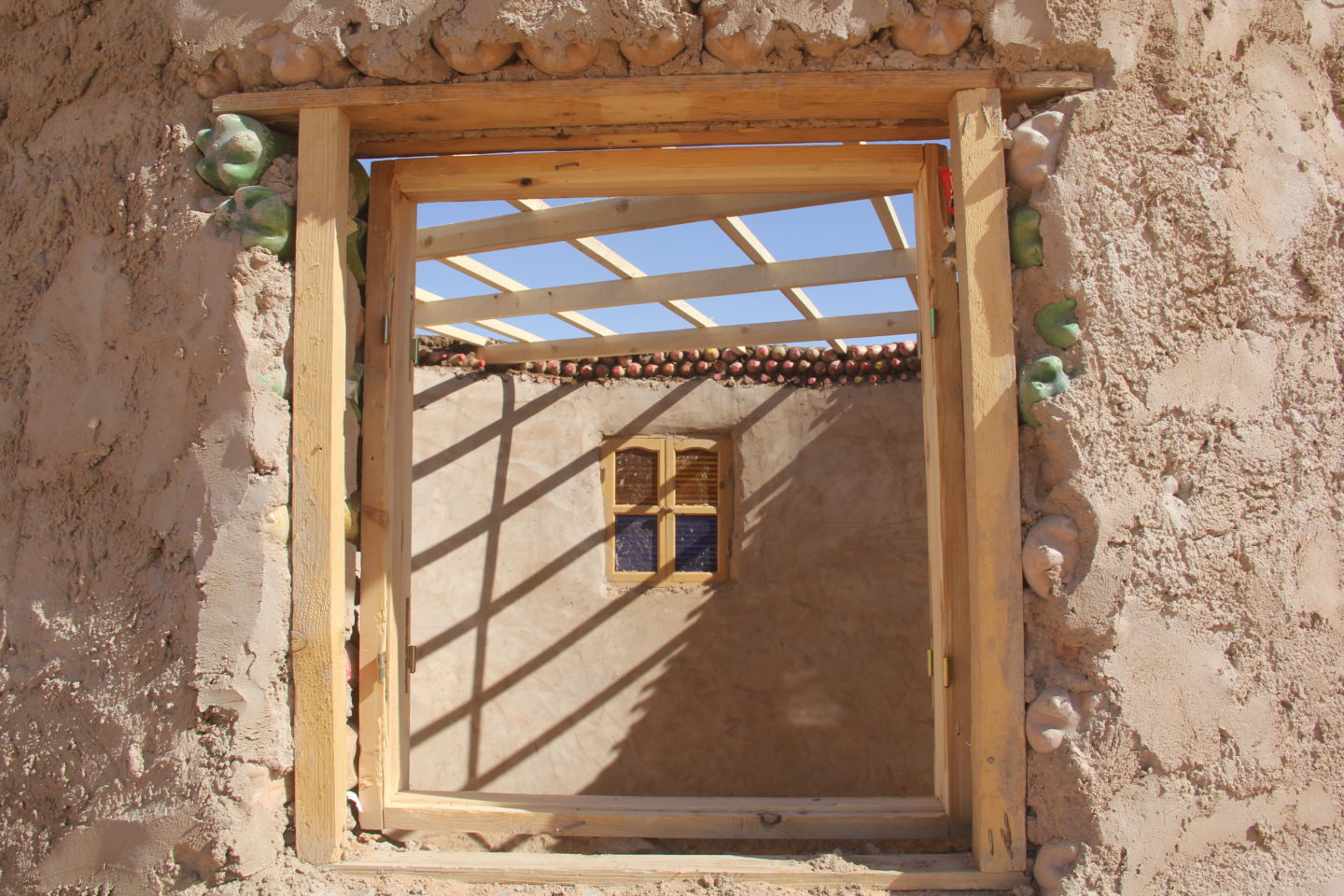 The story of a young refugee who builds houses from plastic bottles | The Switchers