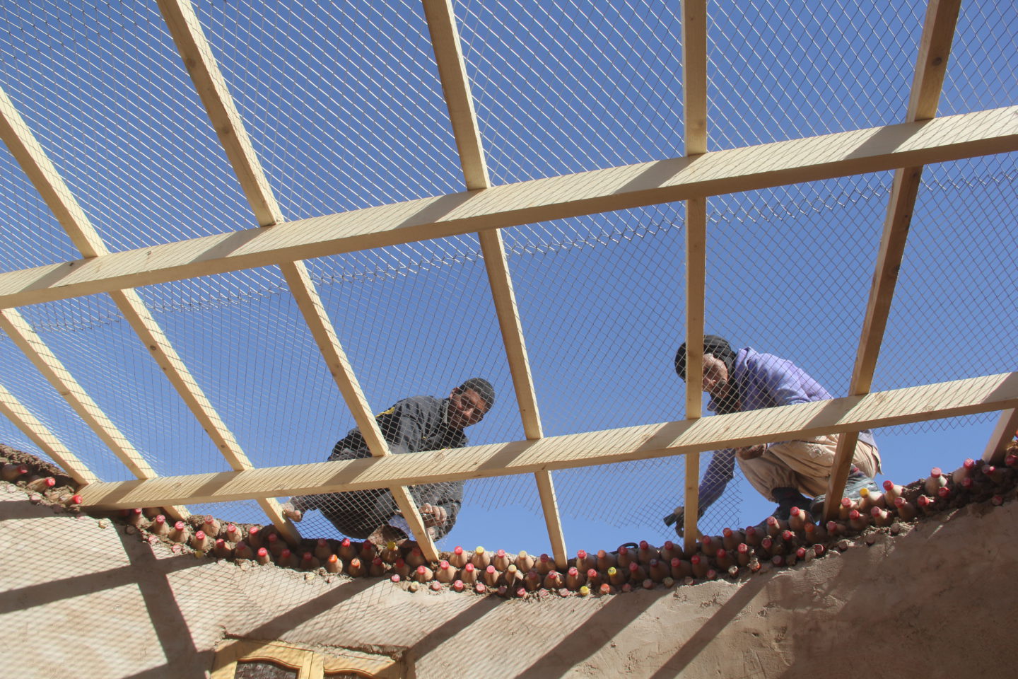 The story of a young refugee who builds houses from plastic bottles | The Switchers