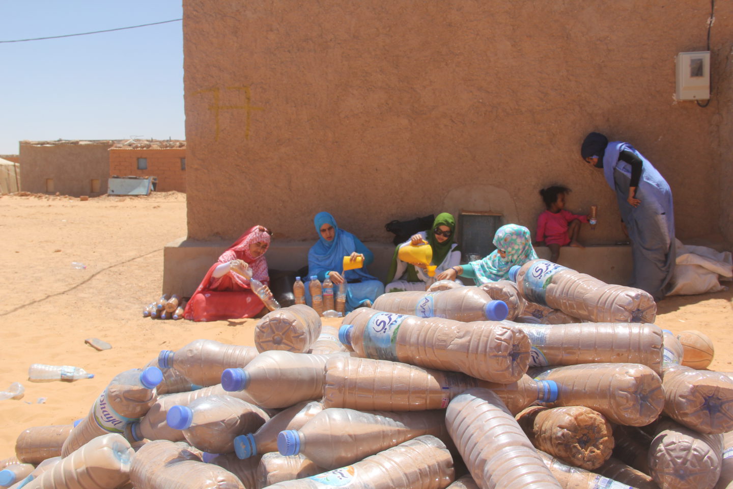 The story of a young refugee who builds houses from plastic bottles | The Switchers