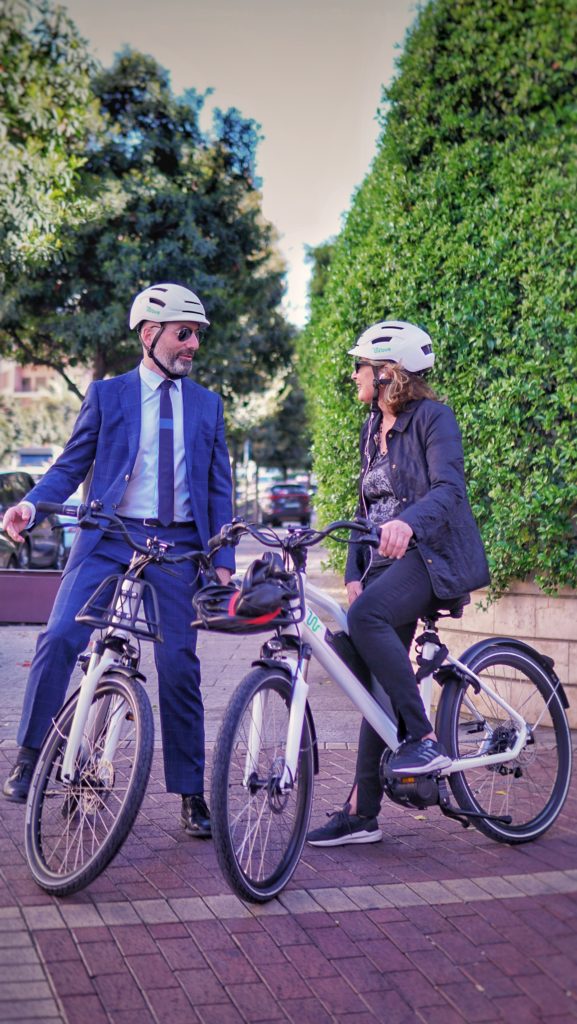 « Dé-taxi-fication » : une entreprise libanaise préfère les vélos électriques aux taxis pour éviter les embouteillages | The Switchers