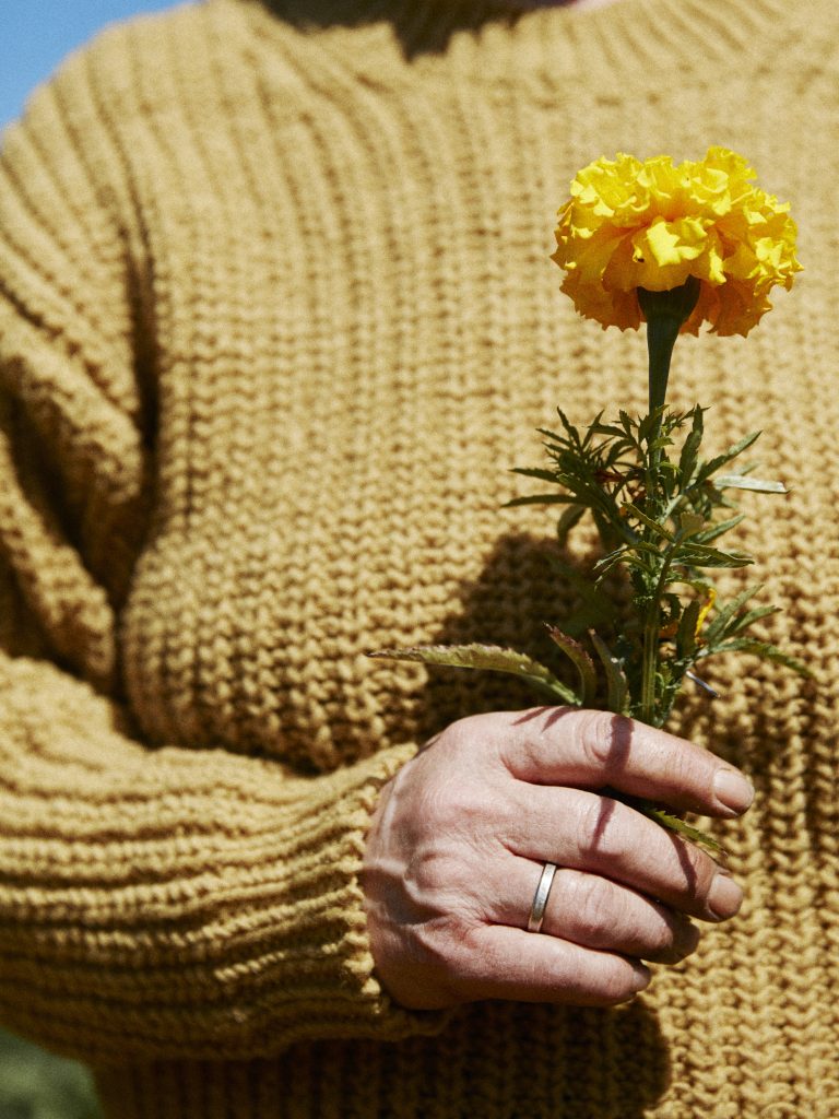 De la fast fashion à la couture compostable : repenser les textiles avec les déchets agricoles | The Switchers